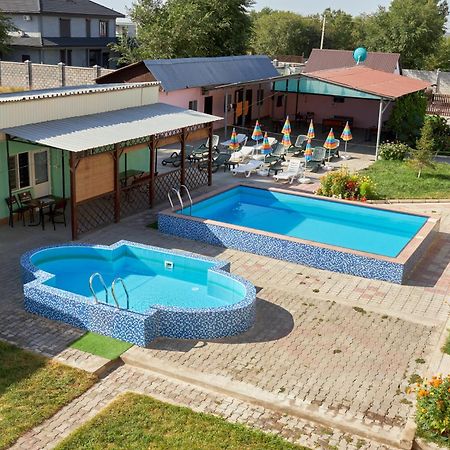 Malibu Guest House Kapchagay Ngoại thất bức ảnh