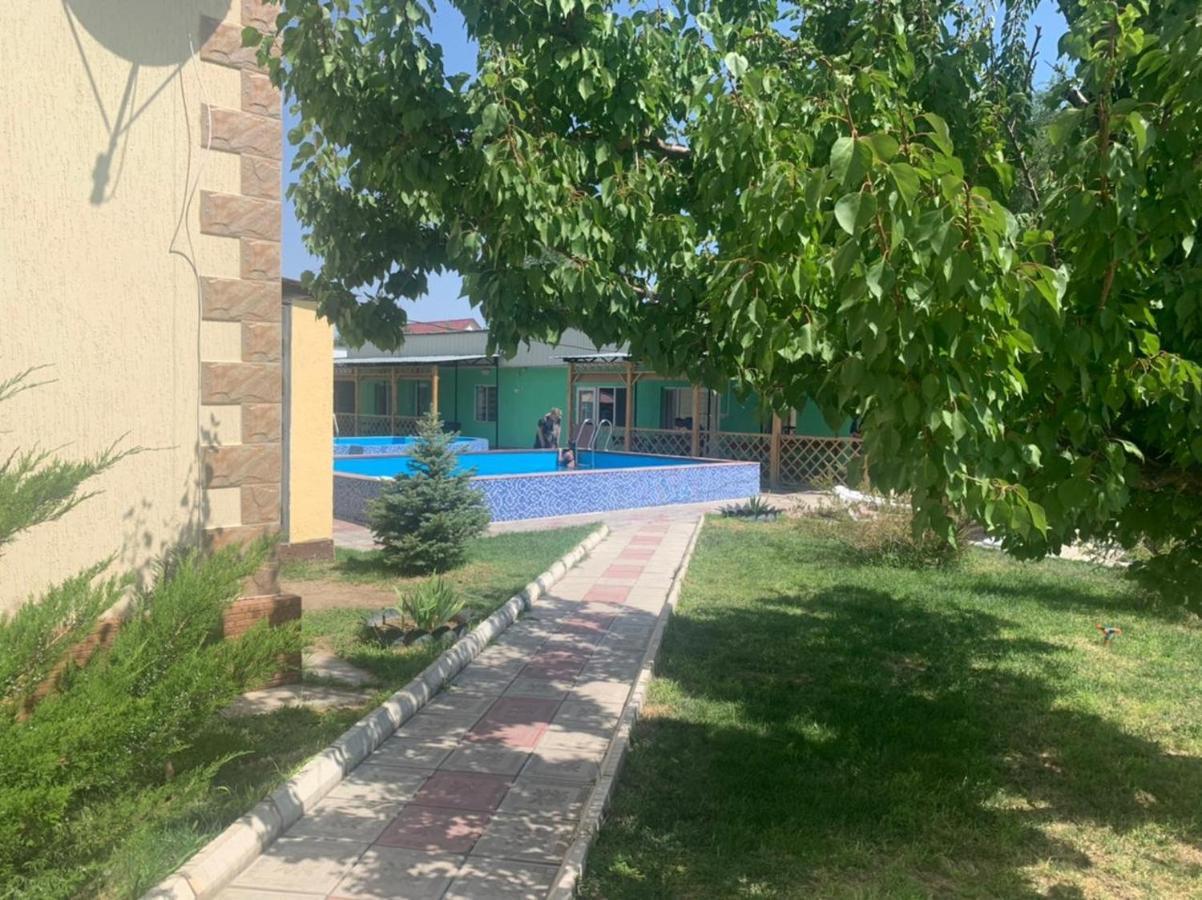Malibu Guest House Kapchagay Ngoại thất bức ảnh