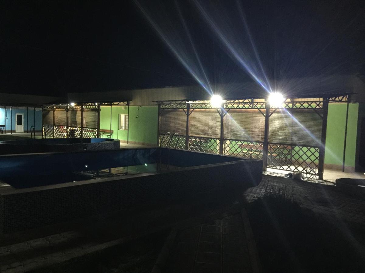 Malibu Guest House Kapchagay Ngoại thất bức ảnh