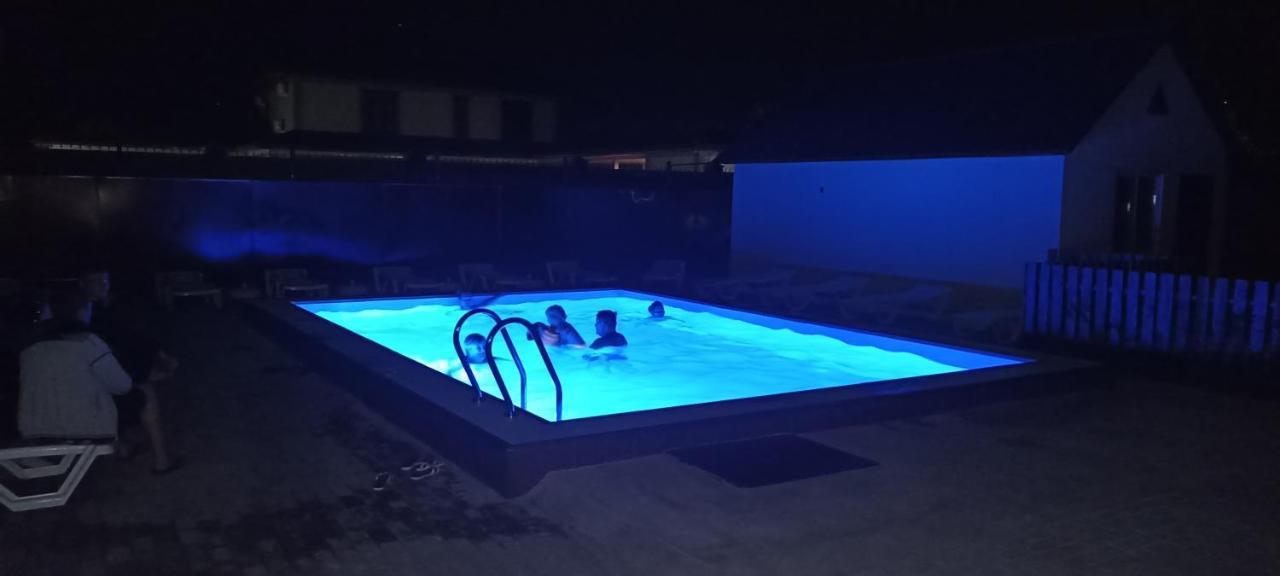 Malibu Guest House Kapchagay Ngoại thất bức ảnh
