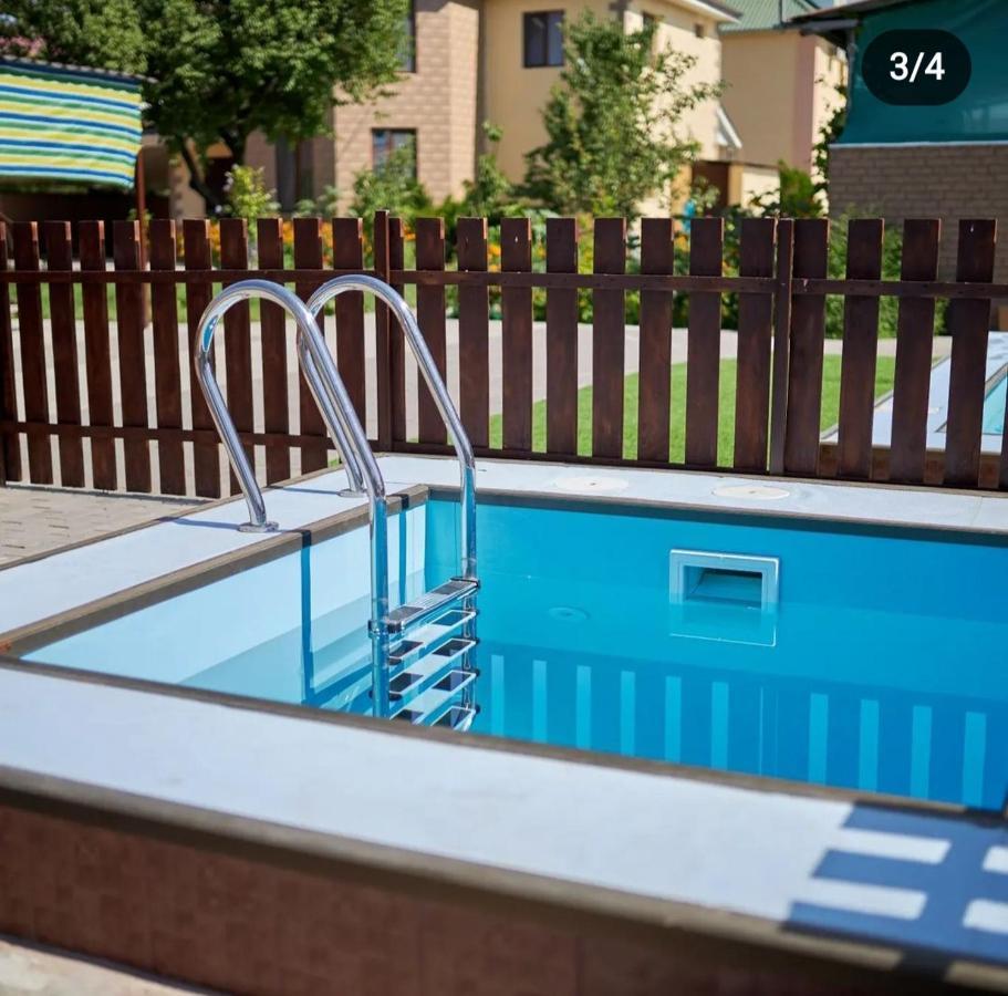 Malibu Guest House Kapchagay Ngoại thất bức ảnh