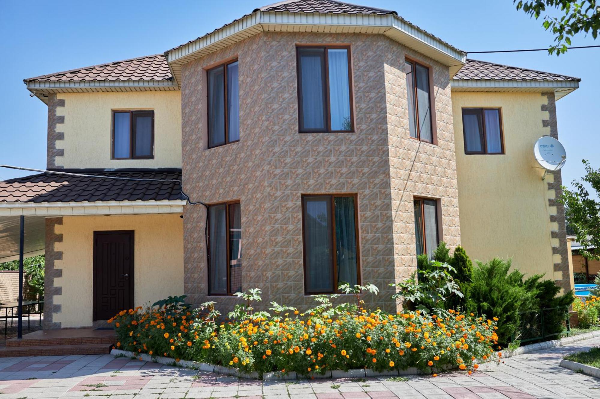 Malibu Guest House Kapchagay Ngoại thất bức ảnh