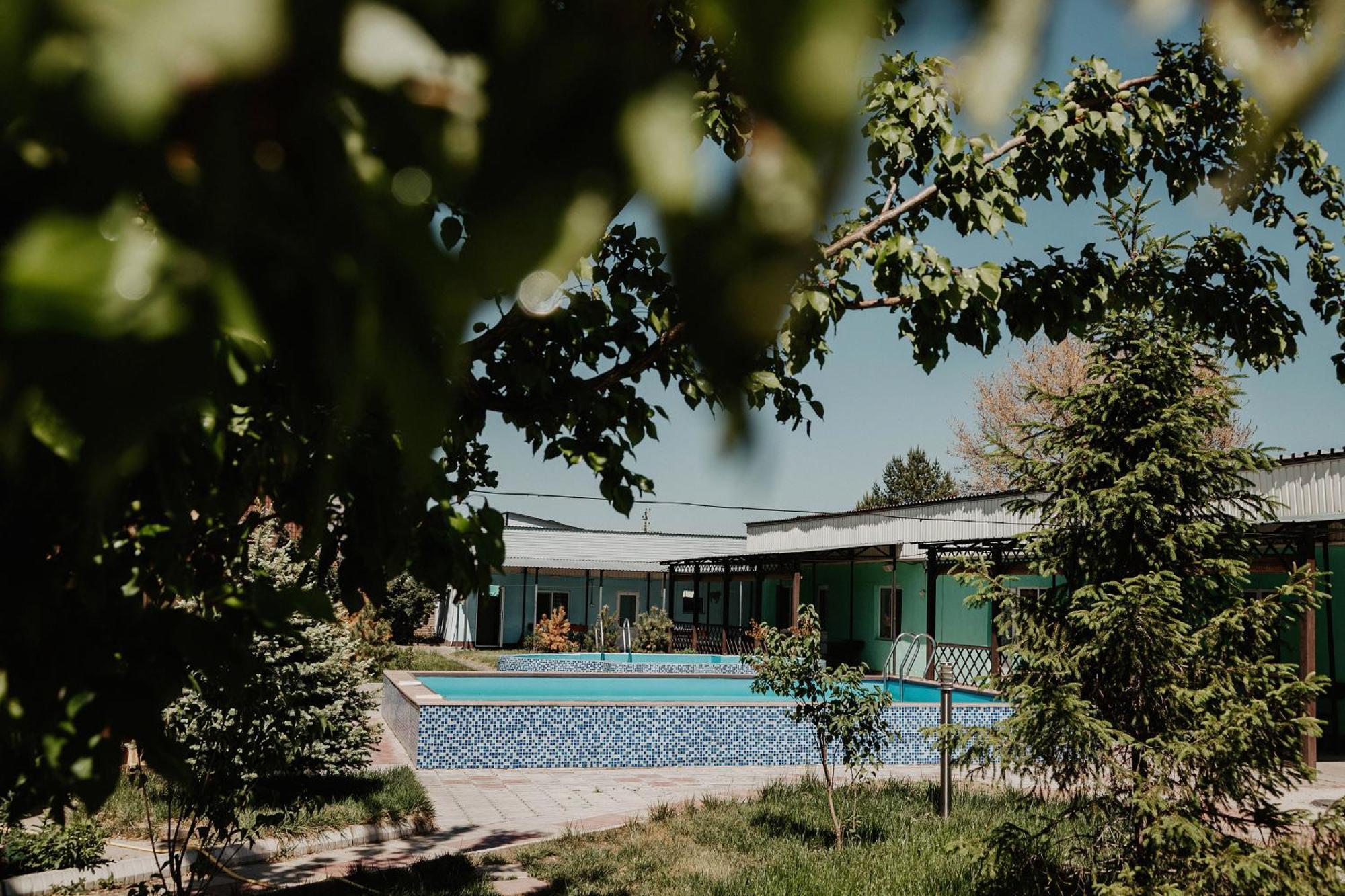 Malibu Guest House Kapchagay Ngoại thất bức ảnh