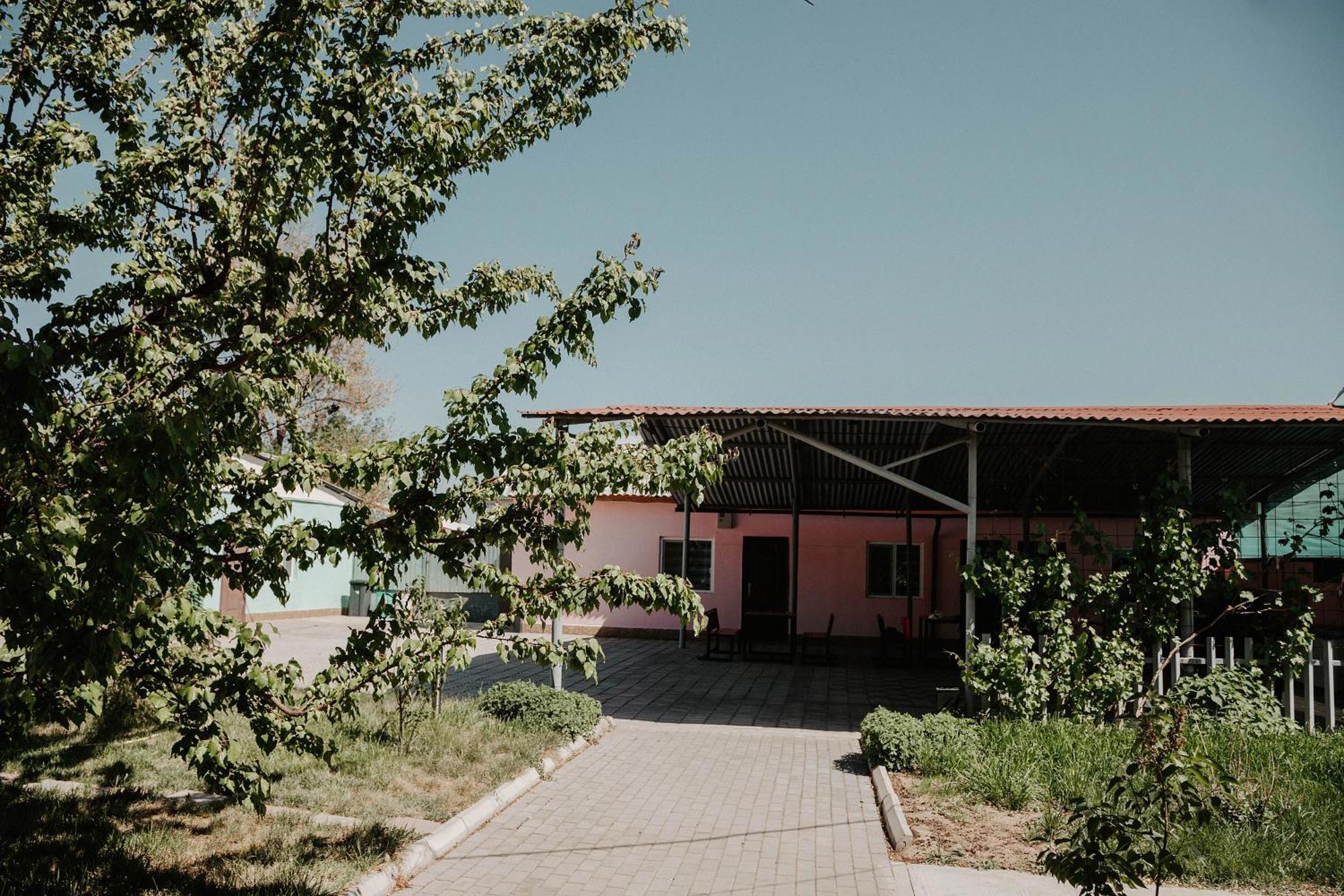 Malibu Guest House Kapchagay Ngoại thất bức ảnh