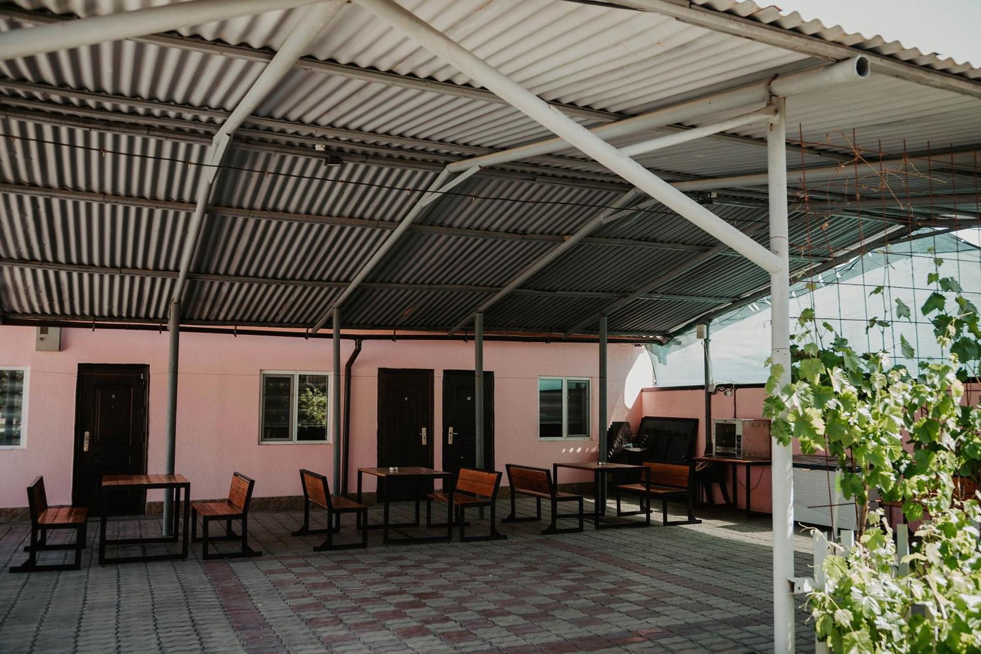 Malibu Guest House Kapchagay Ngoại thất bức ảnh