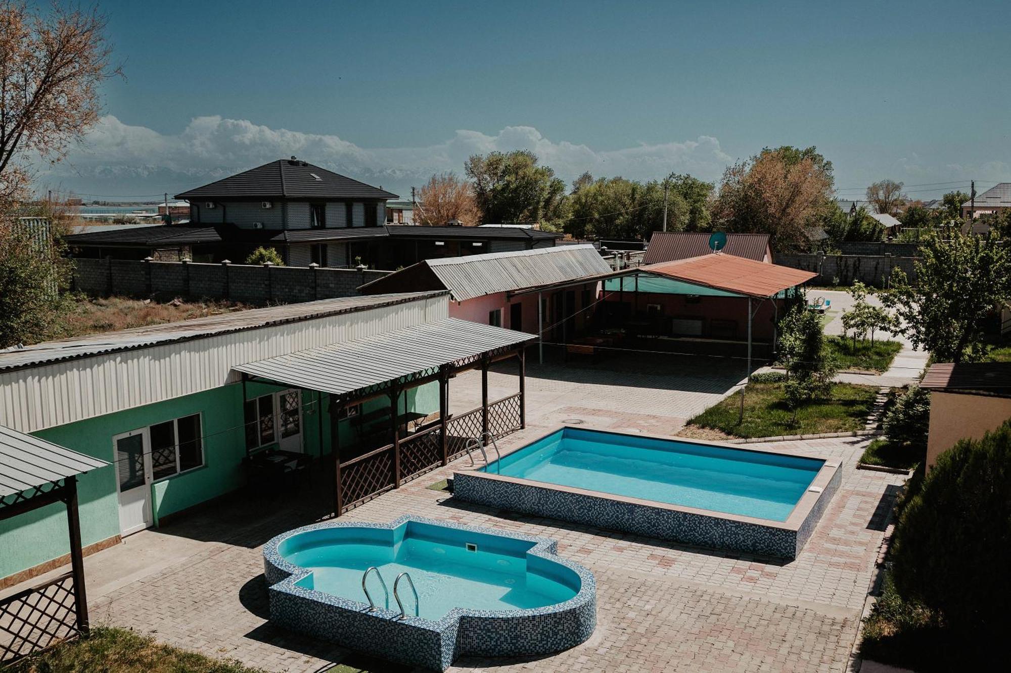 Malibu Guest House Kapchagay Ngoại thất bức ảnh