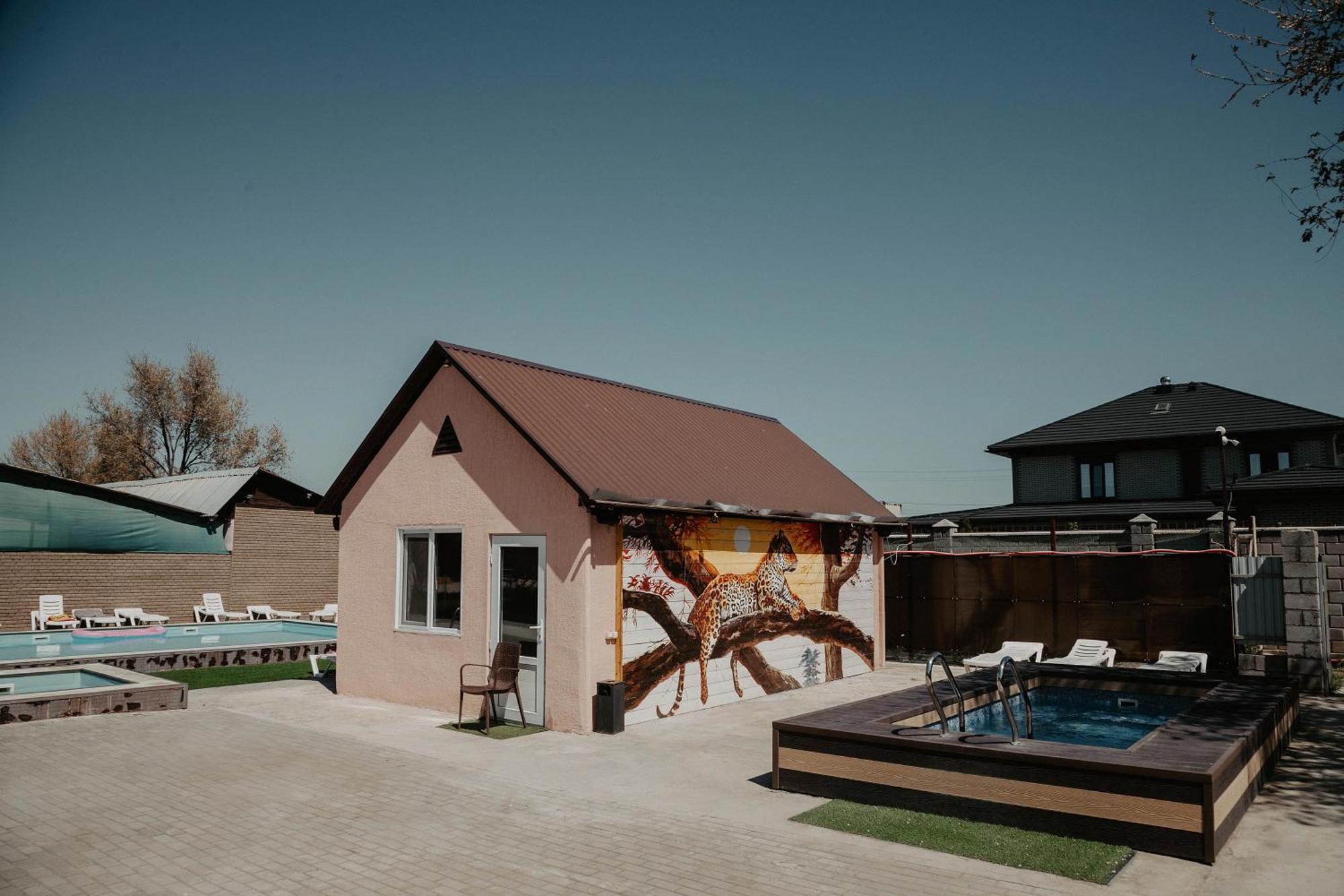 Malibu Guest House Kapchagay Ngoại thất bức ảnh