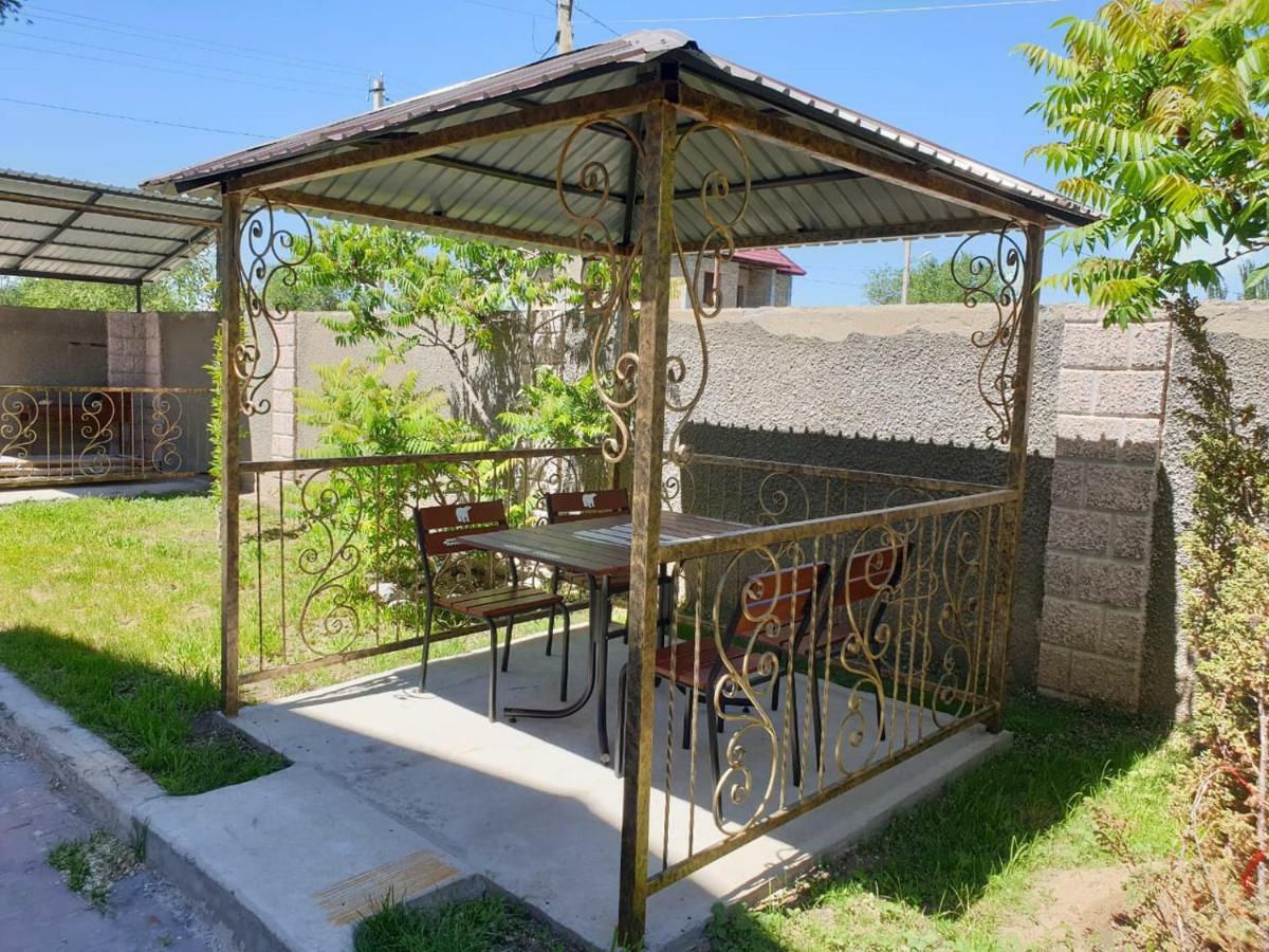 Malibu Guest House Kapchagay Ngoại thất bức ảnh